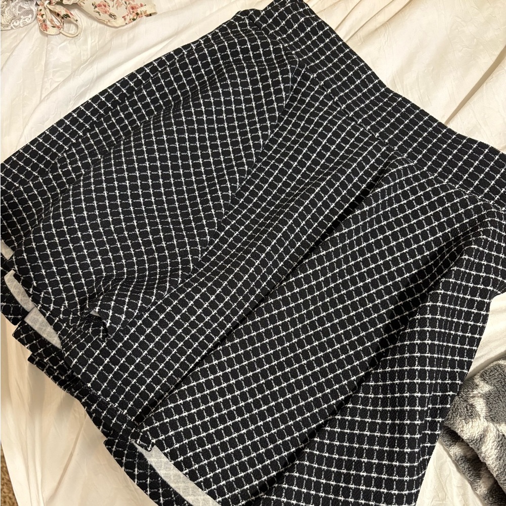 Chic Black and White Checkered Skirt